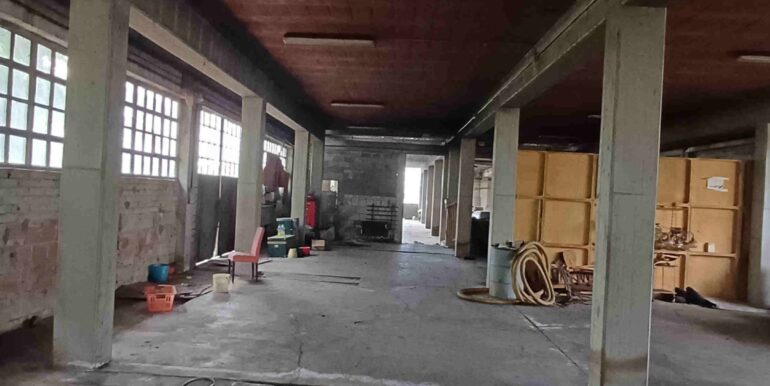 Capannone 1010mq con ampio scoperto