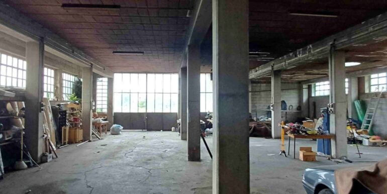 Capannone 1010mq con ampio scoperto