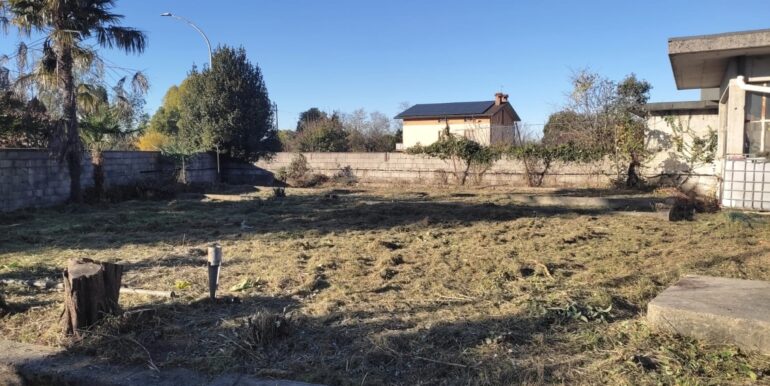 Capannone 1010mq con ampio scoperto