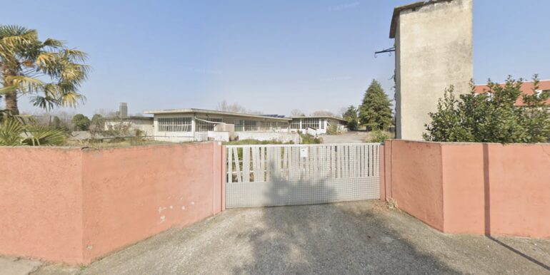 Capannone 1010mq con ampio scoperto