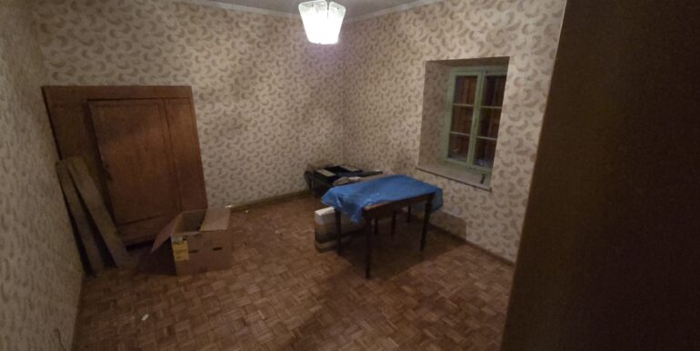 Palazzina cielo terra con locali accessori e ampio scoperto