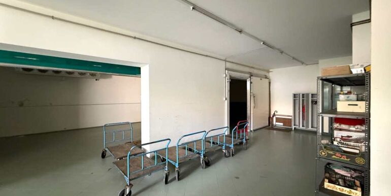 Ampio negozio vetrinato in centro a Tarcento