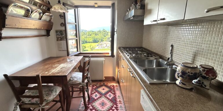 Casale in pietra ristrutturato con vigneto