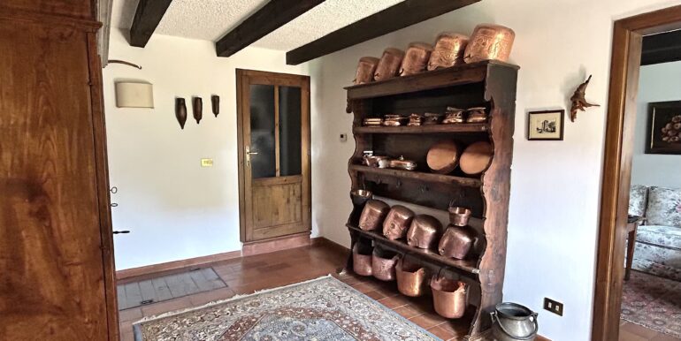 Casale in pietra ristrutturato con vigneto