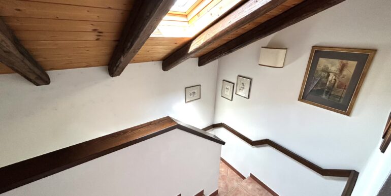 Casale in pietra ristrutturato con vigneto