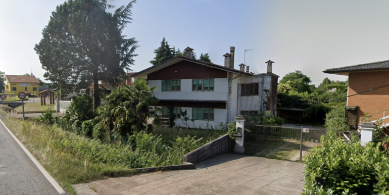 Casa di testa quadricamere più studio e giardino