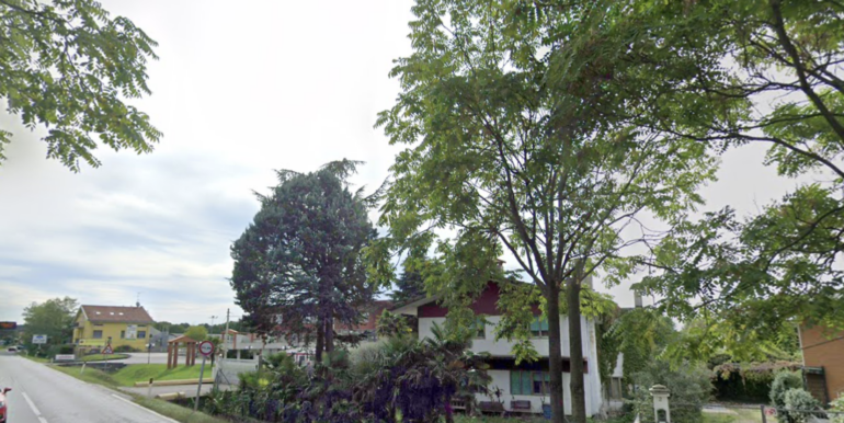 Casa di testa quadricamere più studio e giardino