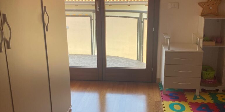 Tricamere con terrazzo vivibile e giardino comune
