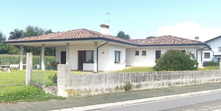 Villa indipendente tricamere con giardino e taverna