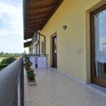 Tricamere con terrazzo vivibile e giardino comune