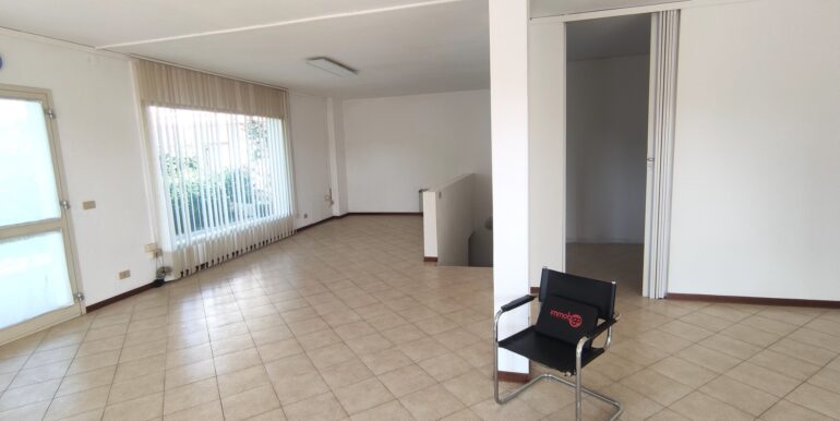 Ufficio vetrinato a Tricesimo