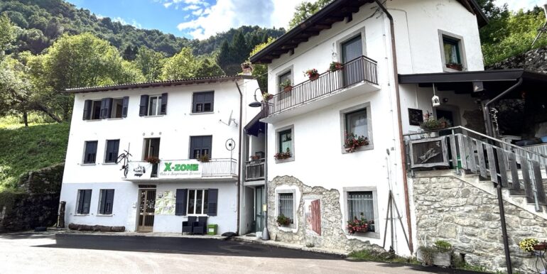 Casa indipendente con terreno