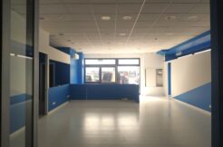 Ufficio su due livelli con magazzino