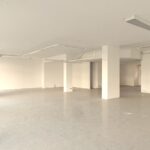 Spazioso negozio con magazzino