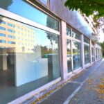 Spazioso negozio con magazzino