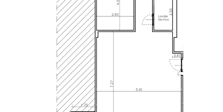 Spazioso negozio con magazzino