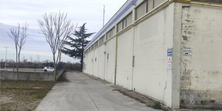 Capannone industriale a reddito - opportunità di investimento