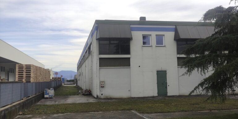 Capannone industriale a reddito - opportunità di investimento