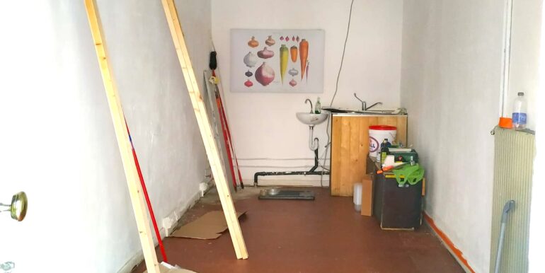 Negozietto vetrinato zona centralissima