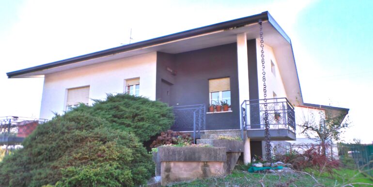 Villetta indipendente bicamere più studio