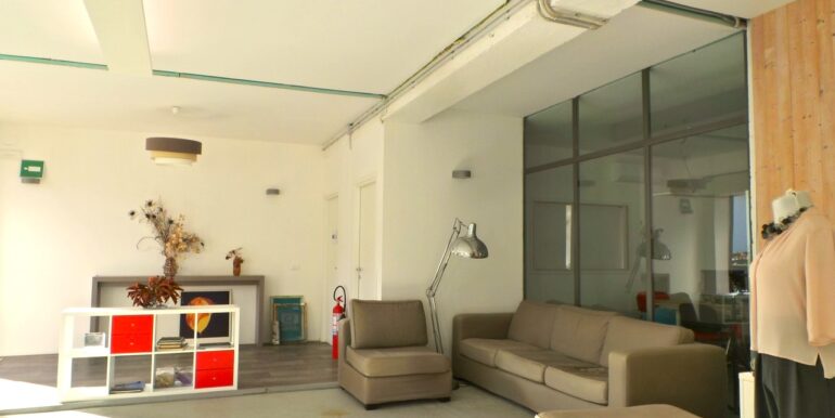 Ufficio in coworking con parcheggio