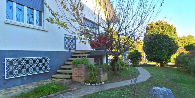 Villetta indipendente bicamere più studio