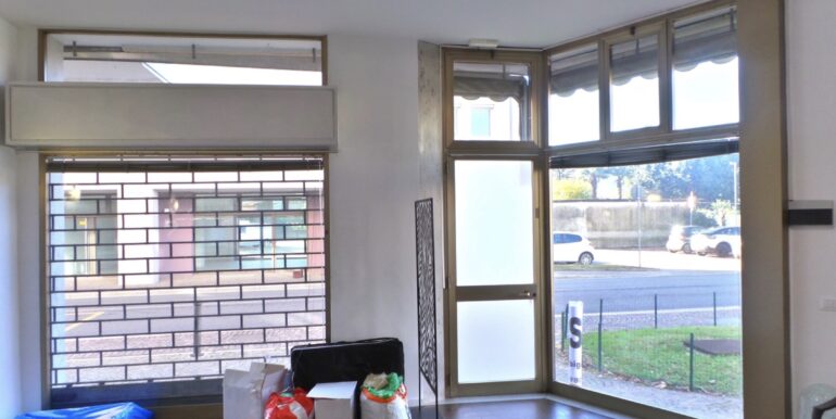 Negozio d’angolo vetrinato di 40mq