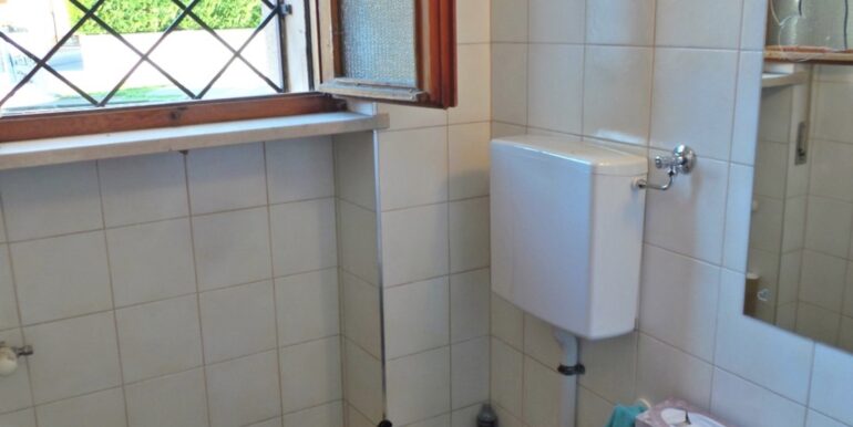 Negozio d’angolo vetrinato di 40mq