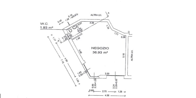 Negozio d’angolo vetrinato di 40mq