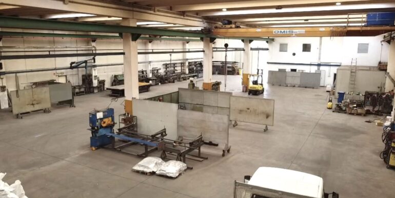 Capannone con carroponti e uffici