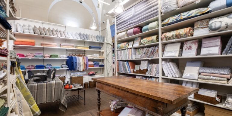 Attività commerciale tessuti e biancheria a Cividale
