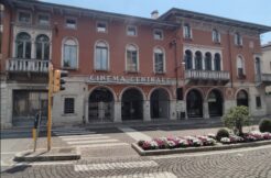 Negozio con canna fumaria