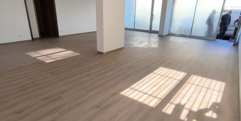 Locale commerciale vetrinato di circa 100mq