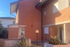 Splendida villa a schiera su tre livelli in zona ospedale