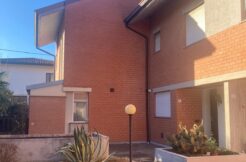 Splendida villa a schiera su tre livelli in zona ospedale