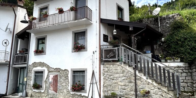 Casa cielo-terra ristrutturata