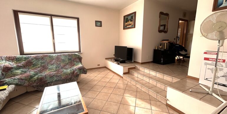 Villa monopiano con ampio giardino