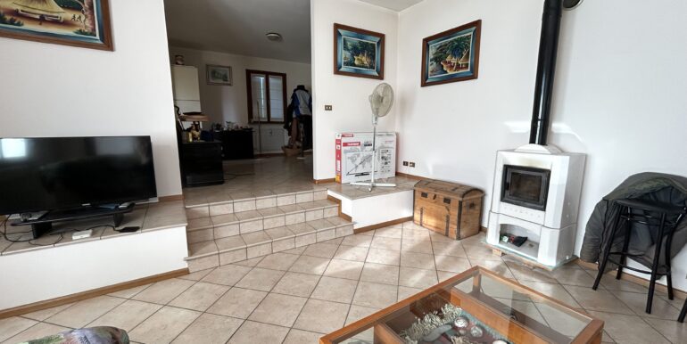 Villa monopiano con ampio giardino