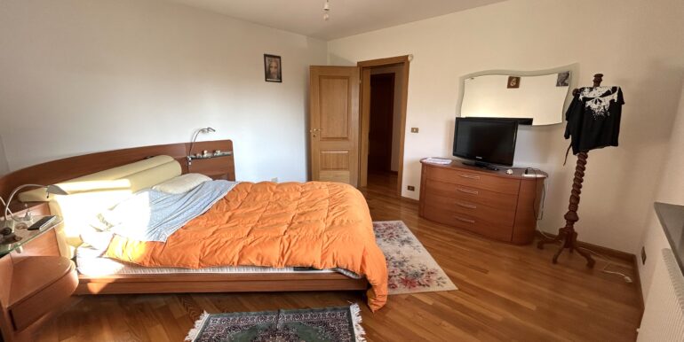 Villa monopiano con ampio giardino