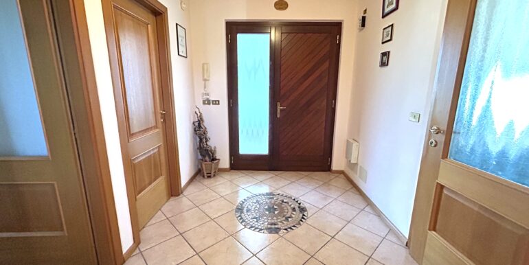 Villa monopiano con ampio giardino