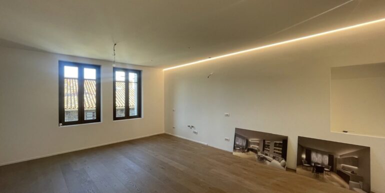 Bicamere di pregio ristrutturato in Via Cavour