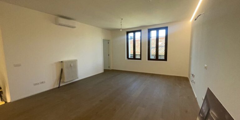 Bicamere di pregio ristrutturato in Via Cavour