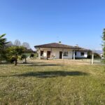 Villa monopiano con ampio giardino