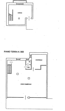 Locale vetrinato di 93mq e canna fumaria