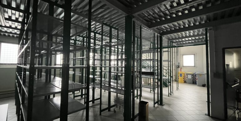 Locale commerciale su strada di forte passaggio