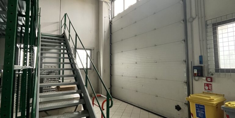 Locale commerciale su strada di forte passaggio