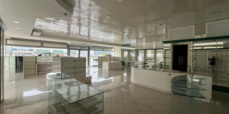 Locale commerciale su strada di forte passaggio