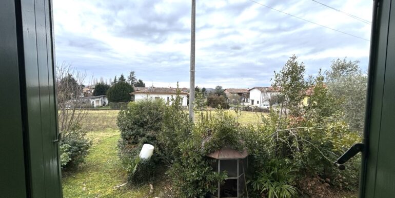 Casa colonica con grande terreno edificabile