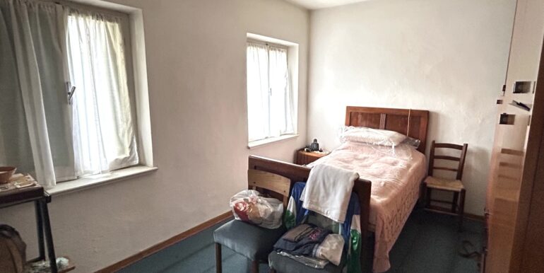 Casa colonica con grande terreno edificabile