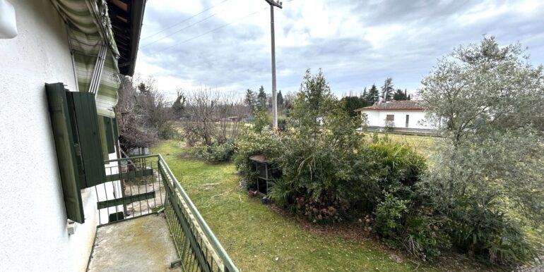 Casa colonica con grande terreno edificabile